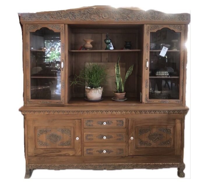 Cabinet with carving - Image 1