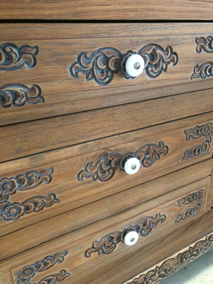 Cabinet with carving - Image 3