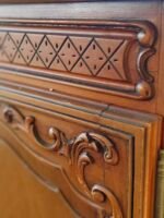 Sideboard with carving - Image 4